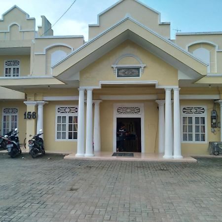 Hotel Pekalongan Syariah Mitra Reddoorz Экстерьер фото