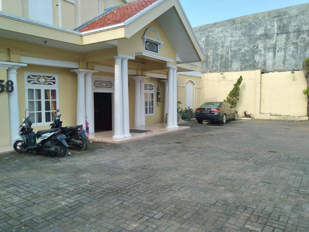 Hotel Pekalongan Syariah Mitra Reddoorz Экстерьер фото
