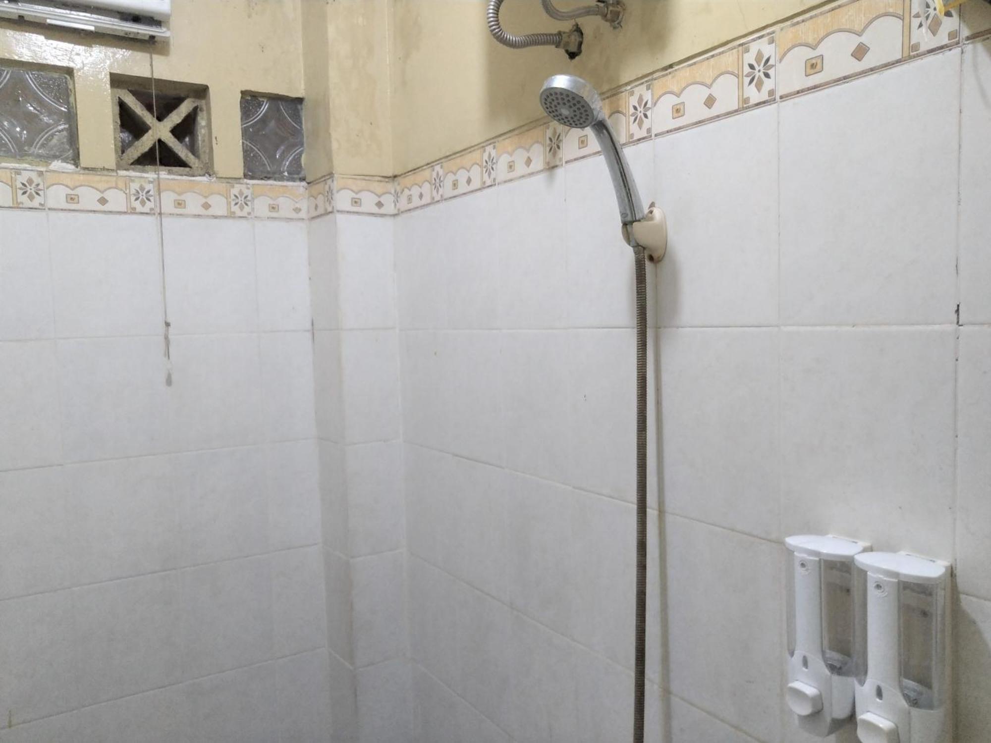 Hotel Pekalongan Syariah Mitra Reddoorz Номер фото